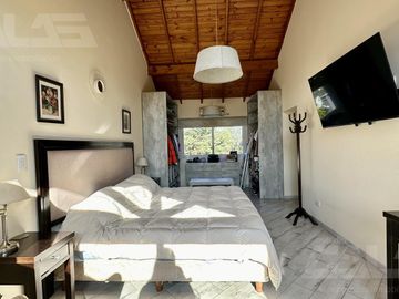 Casa 5 ambientes, 4 dormitorio - Pileta - 2 baños - Quincho -  Francisco Alvarez