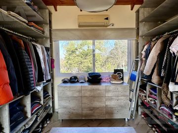 Casa 5 ambientes, 4 dormitorio - Pileta - 2 baños - Quincho -  Francisco Alvarez