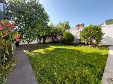 Casa en  venta 3D. en Pje Lujones 1ra cuadra. alt Av Mate de Luna 4000