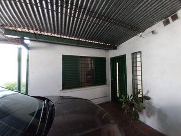 Casa en  venta 3D. en Pje Lujones 1ra cuadra. alt Av Mate de Luna 4000
