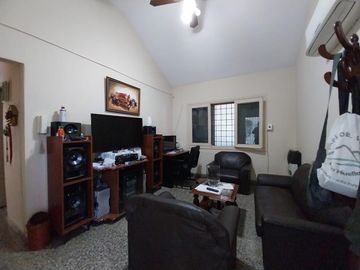 Casa en  venta 3D. en Pje Lujones 1ra cuadra. alt Av Mate de Luna 4000