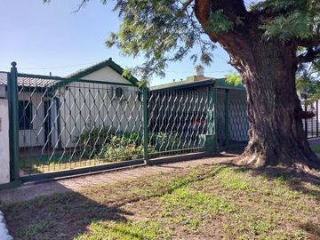 Casa en  venta 3D. en Pje Lujones 1ra cuadra. alt Av Mate de Luna 4000