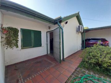 Casa en  venta 3D. en Pje Lujones 1ra cuadra. alt Av Mate de Luna 4000