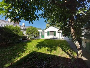 Casa en  venta 3D. en Pje Lujones 1ra cuadra. alt Av Mate de Luna 4000