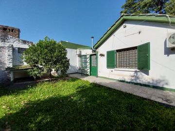 Casa en  venta 3D. en Pje Lujones 1ra cuadra. alt Av Mate de Luna 4000