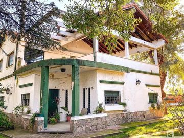 Casa Quinta 5 amb  con pileta y parque a minutos de la estacion de Moreno.