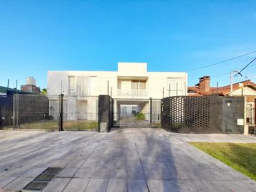 PH en venta en condominio- Ituzaingó