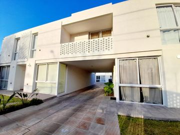 PH en venta en condominio- Ituzaingó