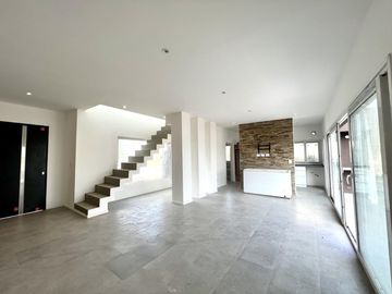 Casa en  Casa a la LAGUNA Venta 3 dorm - Pileta - Barrio San Sebastian Area 10 - PILAR