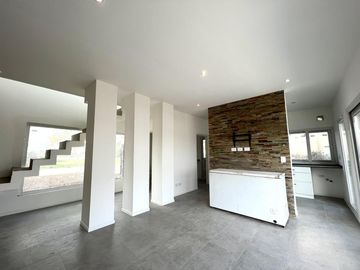 Casa en  Casa a la LAGUNA Venta 3 dorm - Pileta - Barrio San Sebastian Area 10 - PILAR