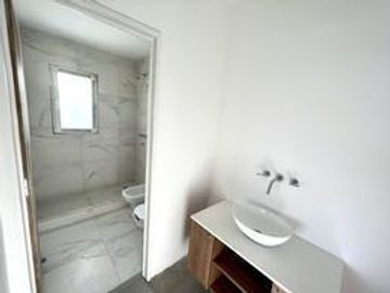 Casa en  Casa a la LAGUNA Venta 3 dorm - Pileta - Barrio San Sebastian Area 10 - PILAR
