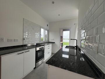 Casa en  Casa a la LAGUNA Venta 3 dorm - Pileta - Barrio San Sebastian Area 10 - PILAR