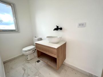 Casa en  Casa a la LAGUNA Venta 3 dorm - Pileta - Barrio San Sebastian Area 10 - PILAR