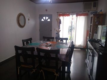 Casa en venta - 3 Dormitorios 2 Baños - Cochera - 225Mts2 - Berazategui