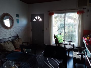 Casa en venta - 3 Dormitorios 2 Baños - Cochera - 225Mts2 - Berazategui