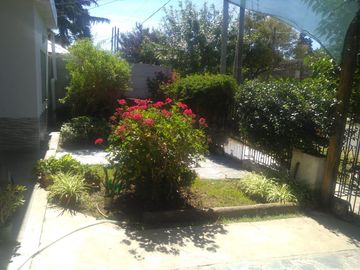 Casa en venta - 3 Dormitorios 2 Baños - Cochera - 225Mts2 - Berazategui