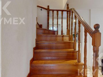 Casa en  venta en Gonnet,  2 dormitorios con pileta