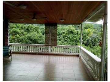 Casa campestre de 350m2 de 2 pisos, tigrera, vía a minca