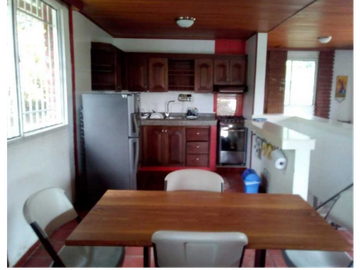 Casa campestre de 350m2 de 2 pisos, tigrera, vía a minca