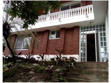 Casa campestre de 350m2 de 2 pisos, tigrera, vía a minca