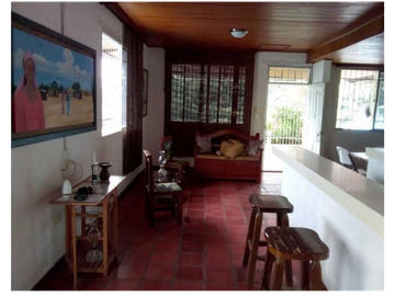 Casa campestre de 350m2 de 2 pisos, tigrera, vía a minca