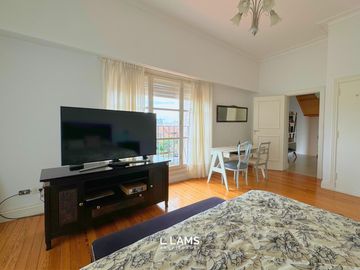 VENTA de Importante Chalet de Estilo - En Barrio Los Troncos