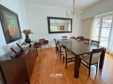 VENTA de Importante Chalet de Estilo - En Barrio Los Troncos