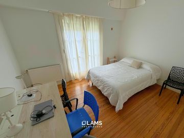 VENTA de Importante Chalet de Estilo - En Barrio Los Troncos