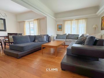 VENTA de Importante Chalet de Estilo - En Barrio Los Troncos