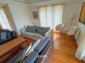 VENTA de Importante Chalet de Estilo - En Barrio Los Troncos
