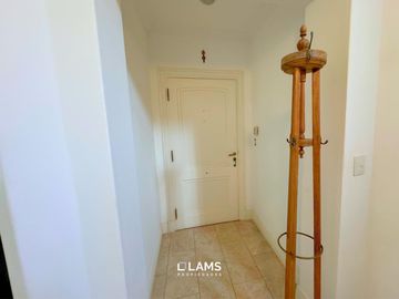 VENTA de Importante Chalet de Estilo - En Barrio Los Troncos