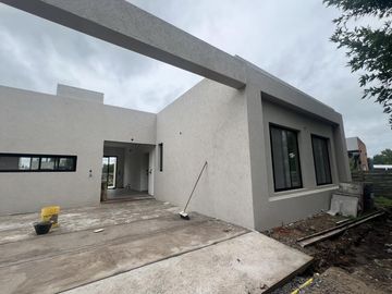 Casa en  Casa Venta 3 dorm 5 Amb con Pileta - Santa Emilia, Pilar del Este - ACEPTA PERMUTA