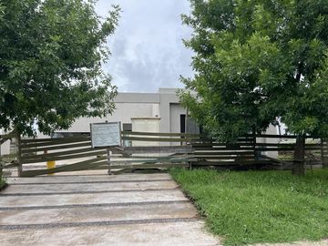 Casa en  Casa Venta 3 dorm 5 Amb con Pileta - Santa Emilia, Pilar del Este - ACEPTA PERMUTA