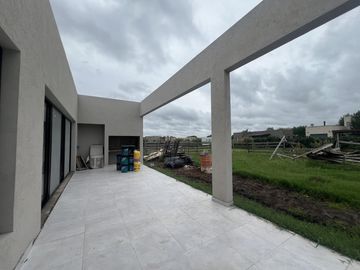 Casa en  Casa Venta 3 dorm 5 Amb con Pileta - Santa Emilia, Pilar del Este - ACEPTA PERMUTA