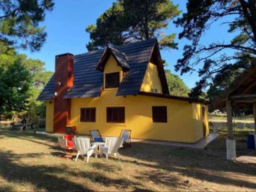Casa en venta - 5 Dormitorios 2 Baños - 270Mts2 - La Lucila Del Mar