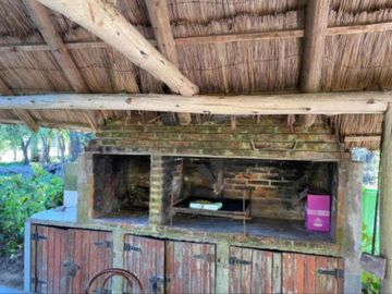Casa en venta - 5 Dormitorios 2 Baños - 270Mts2 - La Lucila Del Mar