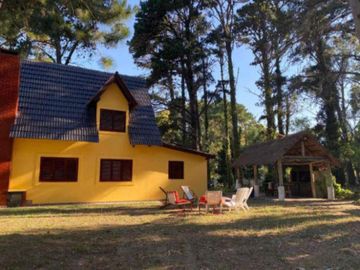 Casa en venta - 5 Dormitorios 2 Baños - 270Mts2 - La Lucila Del Mar