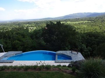 Casa venta - 5 dormitorios 6 baños - 11500mts2 totales  - Club de Campo Altos de San Lorenzo