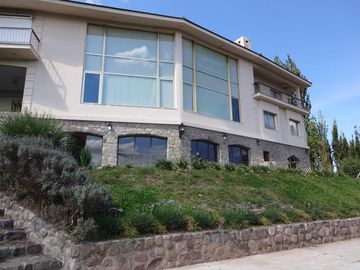 Casa venta - 5 dormitorios 6 baños - 11500mts2 totales  - Club de Campo Altos de San Lorenzo