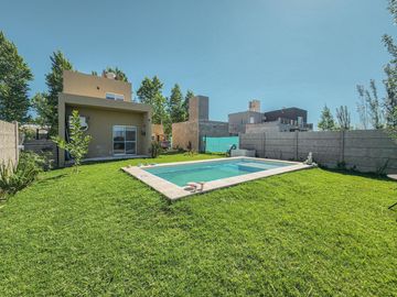 Casa de 3 dormitorios con pileta de oportunidad