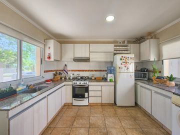 Casa de 3 dormitorios con pileta de oportunidad