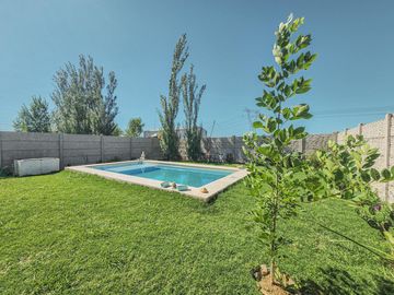 Casa de 3 dormitorios con pileta de oportunidad