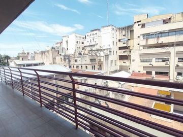 Departamento en  venta. 2D en Laprida al 100
