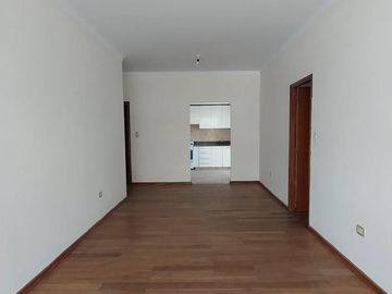 Departamento en  venta. 2D en Laprida al 100