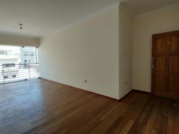 Departamento en  venta. 2D en Laprida al 100