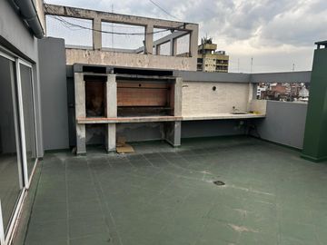 Departamento en  venta. 2D en Laprida al 100