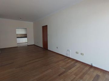 Departamento en  venta. 2D en Laprida al 100