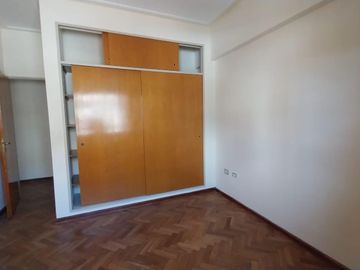 Departamento en  venta. 2D en Laprida al 100