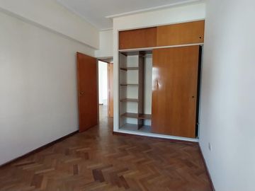 Departamento en  venta. 2D en Laprida al 100