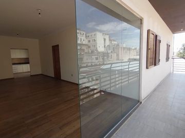 Departamento en  venta. 2D en Laprida al 100